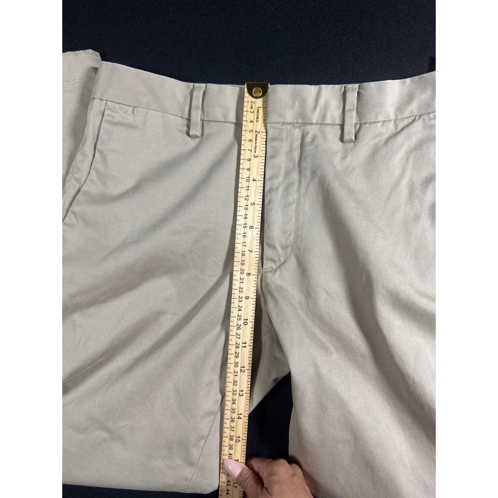 Banana Republic Mens 31x32 Tapered Fit Khaki Chino Pants Tailoring Performance